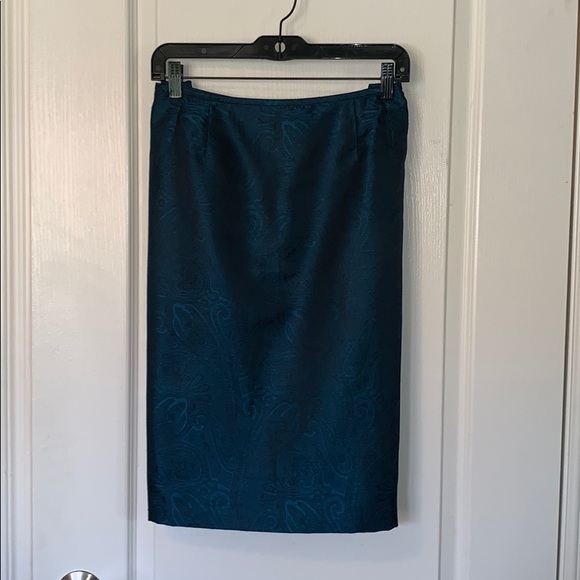 Kasper 2 piece set of a suit and skirt. - Picture 3 of 3